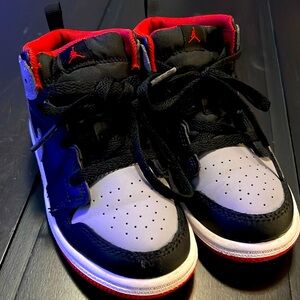 Air Jordan 1 Mid Bred Shadow Kids Size 10c Style DQ8423 006
